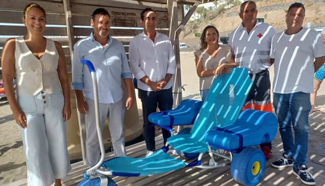 San Bartolomé de Tirajana ontvangt drie aangepaste stoelen om de zorg voor mensen met een beperking te versterken